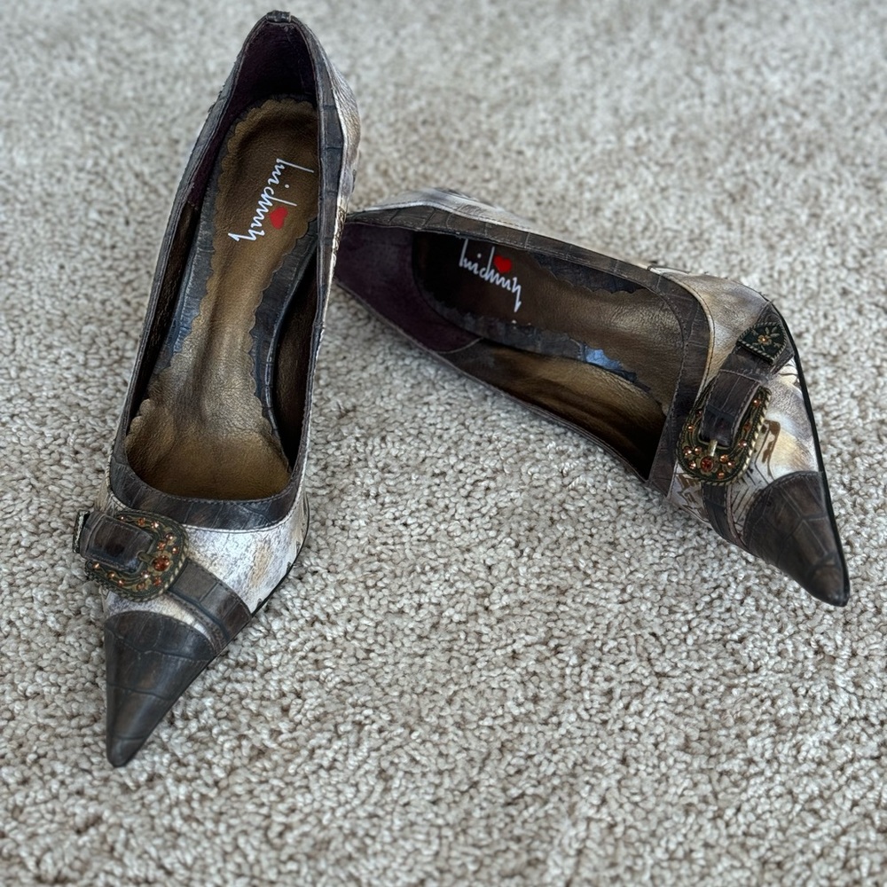 Women’s high heel pump